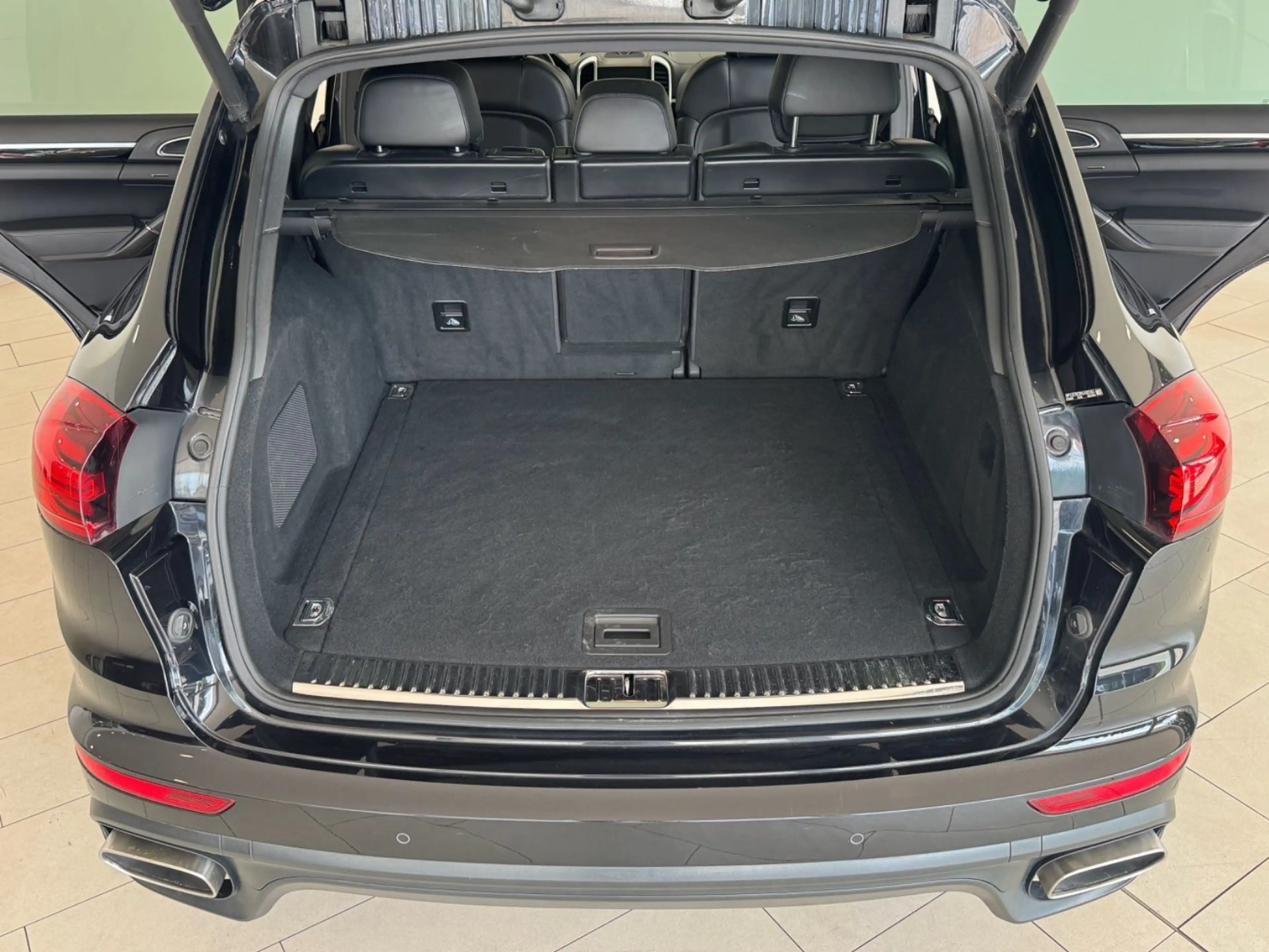 Porsche Cayenne Diesel Platinum Edition|360°|PANO|BOSE| — photo 8