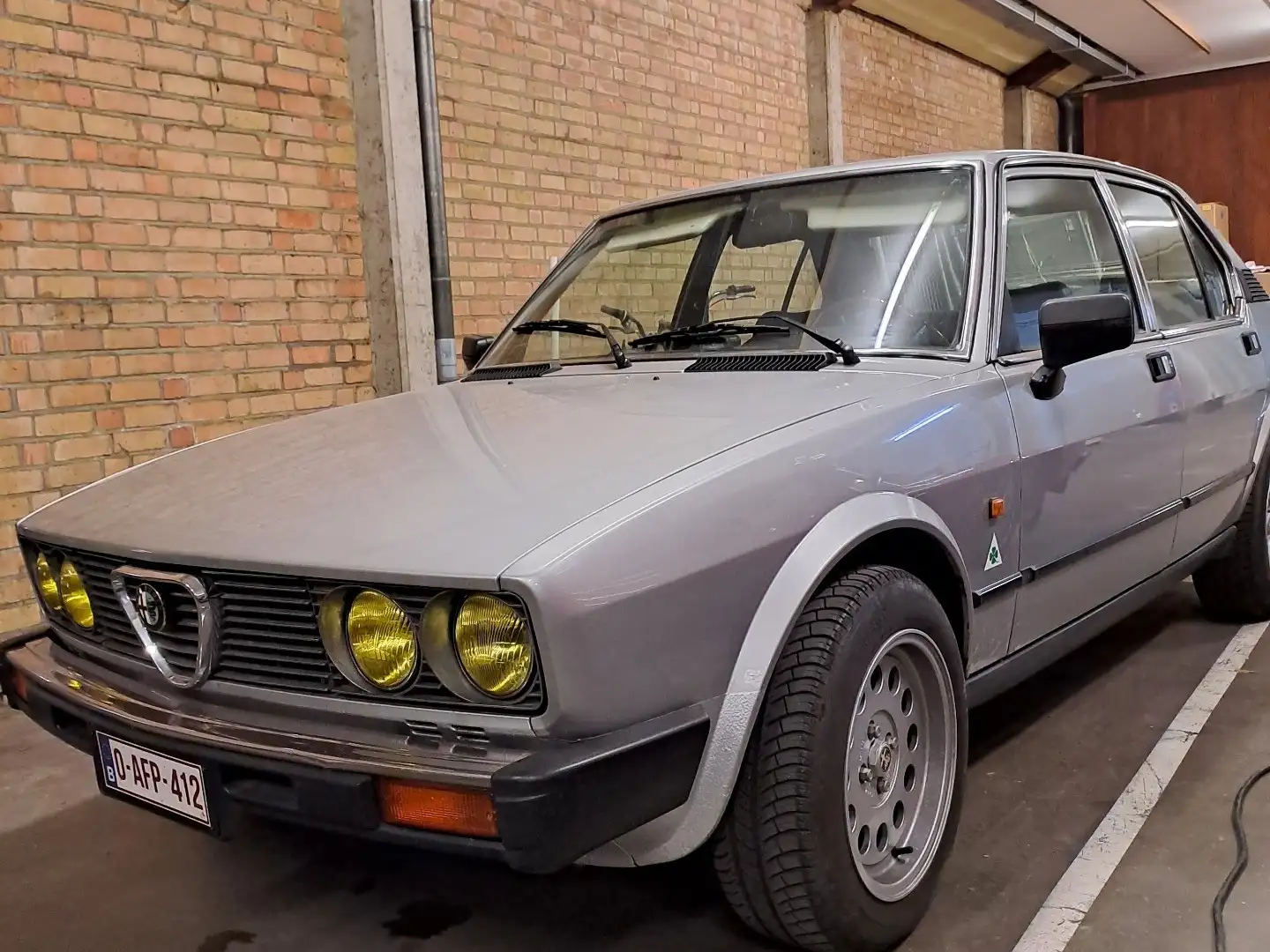 Alfa Romeo Alfetta Grijs - 1