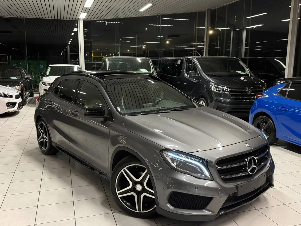 Mercedes-Benz GLA 200