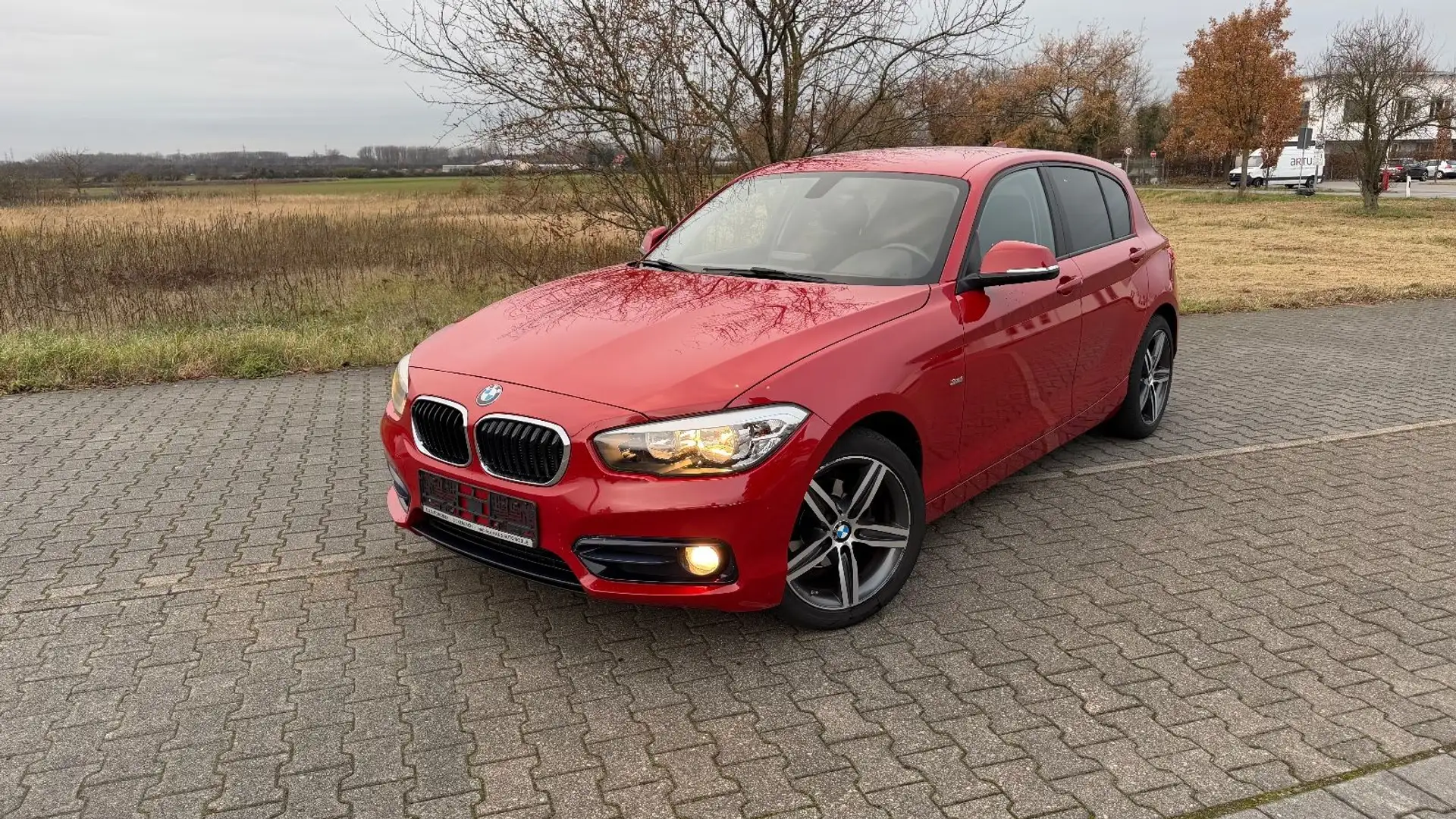 BMW 118 i Sport Line*NAVI*PDC*6GANG*GEPFLEGT* Rot - 1