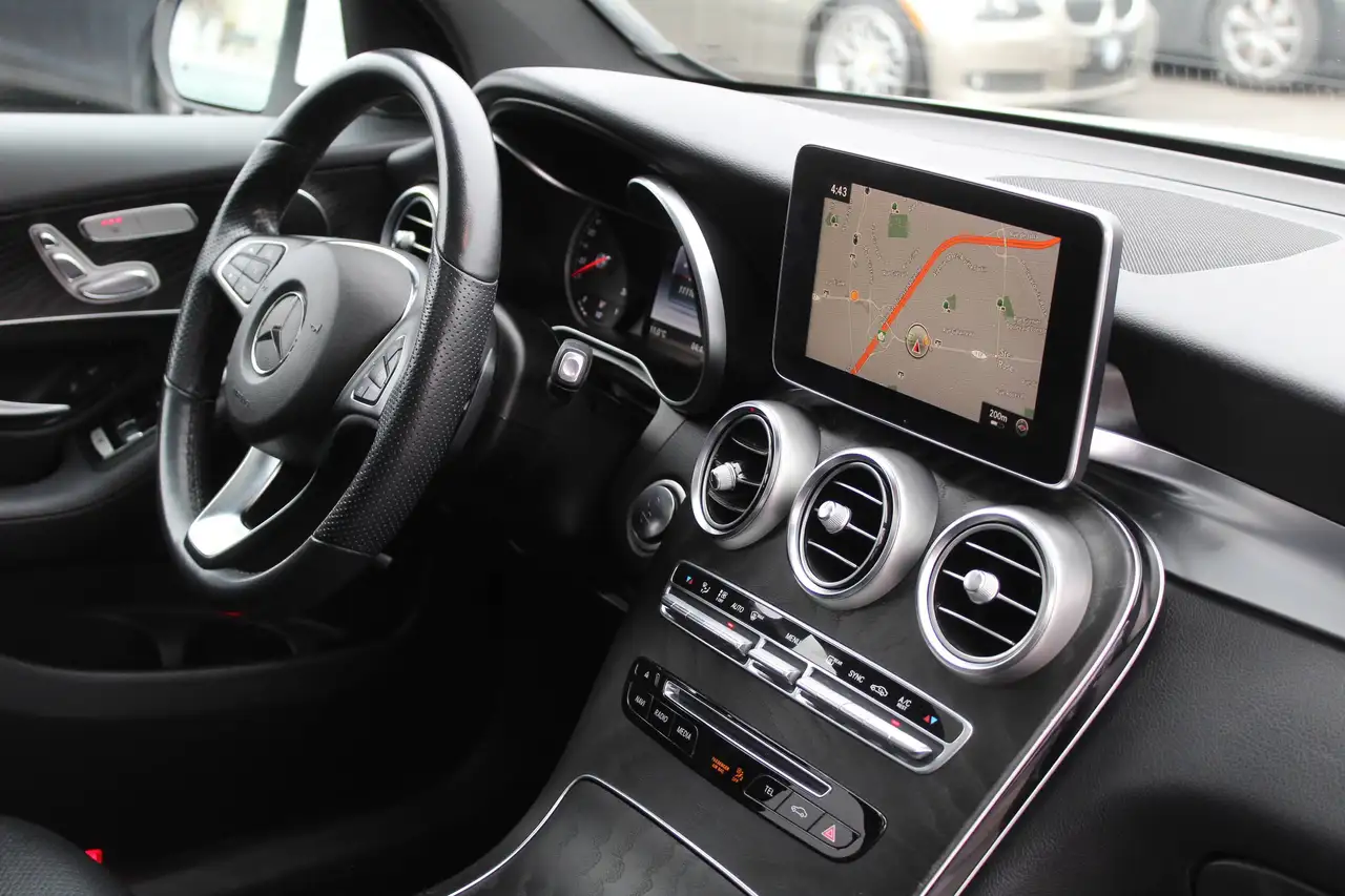 Mercedes-Benz GLC снимка Mercedes-Benz GLC