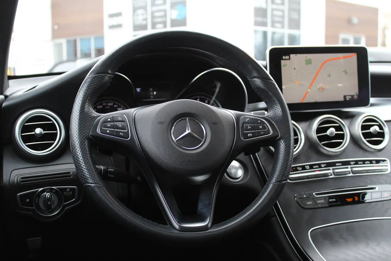 Mercedes-Benz GLC снимка Mercedes-Benz GLC