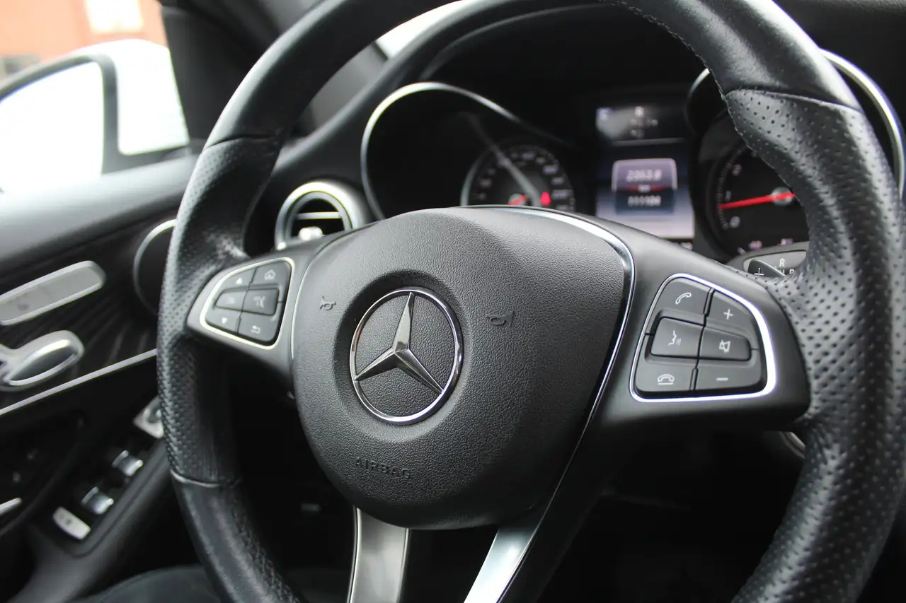 Mercedes-Benz GLC снимка Mercedes-Benz GLC