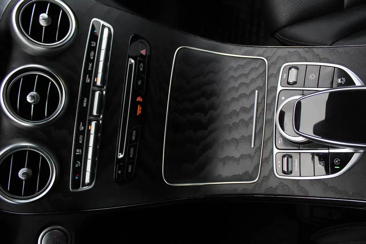 Mercedes-Benz GLC снимка Mercedes-Benz GLC
