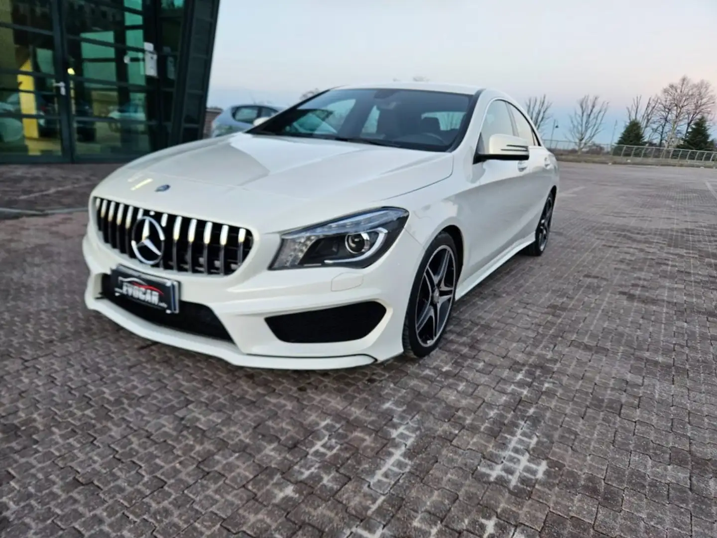 Mercedes-Benz CLA 200 CDI Premium unicoproprietario Weiß - 1