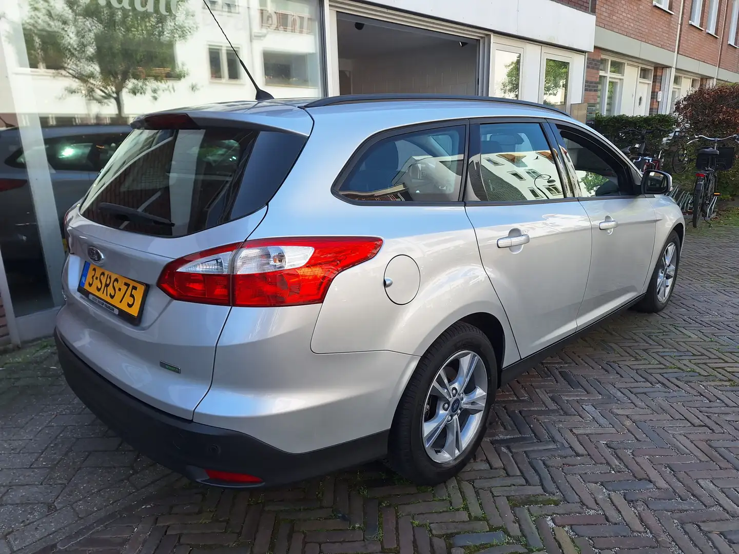Ford Focus Wagon 1.0 EcoBoost Edition /Navi/Airco/Cruise/2e E Grijs - 2