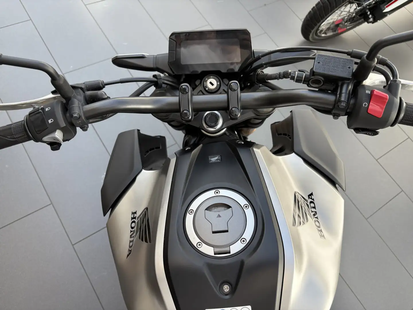 Honda CB 125 Gris - 2