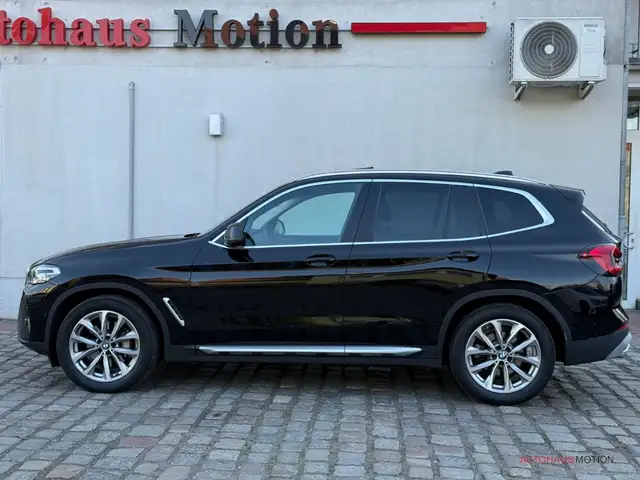 BMW X3 view 8