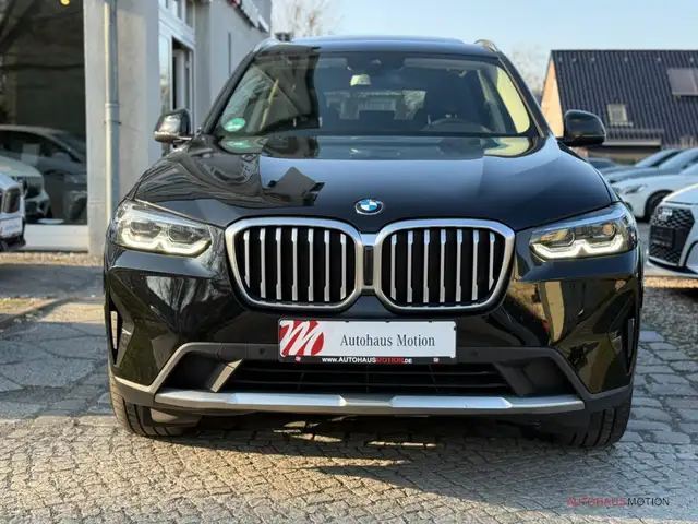 BMW X3 view 3