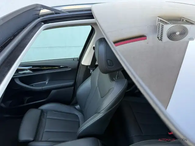 BMW X3 view 11