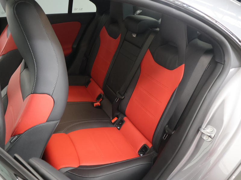 Mercedes-Benz CLA 180 AMG Line | Night | Panoramadak | Lederen bekleding — photo 11
