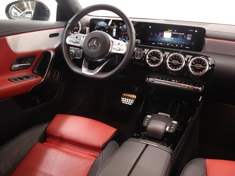 Mercedes-Benz CLA 180 AMG Line | Night | Panoramadak | Lederen bekleding — photo 9
