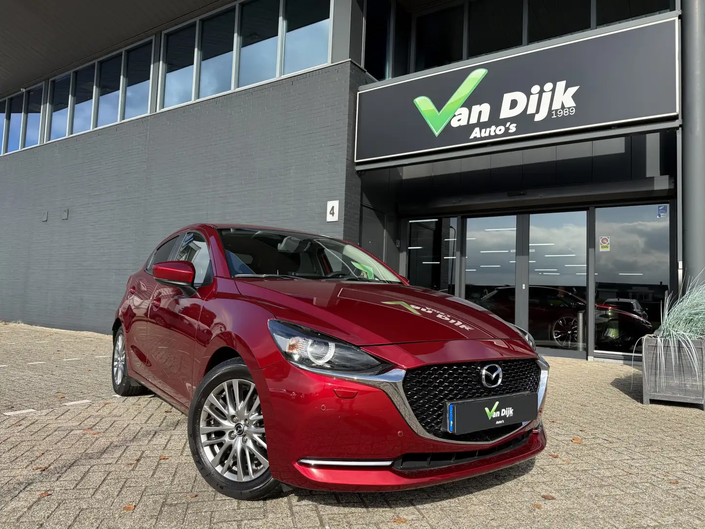 Mazda 2 1.5 Skyactiv-G Luxury Navi Camera Trekhaak Stuur/S Rouge - 1