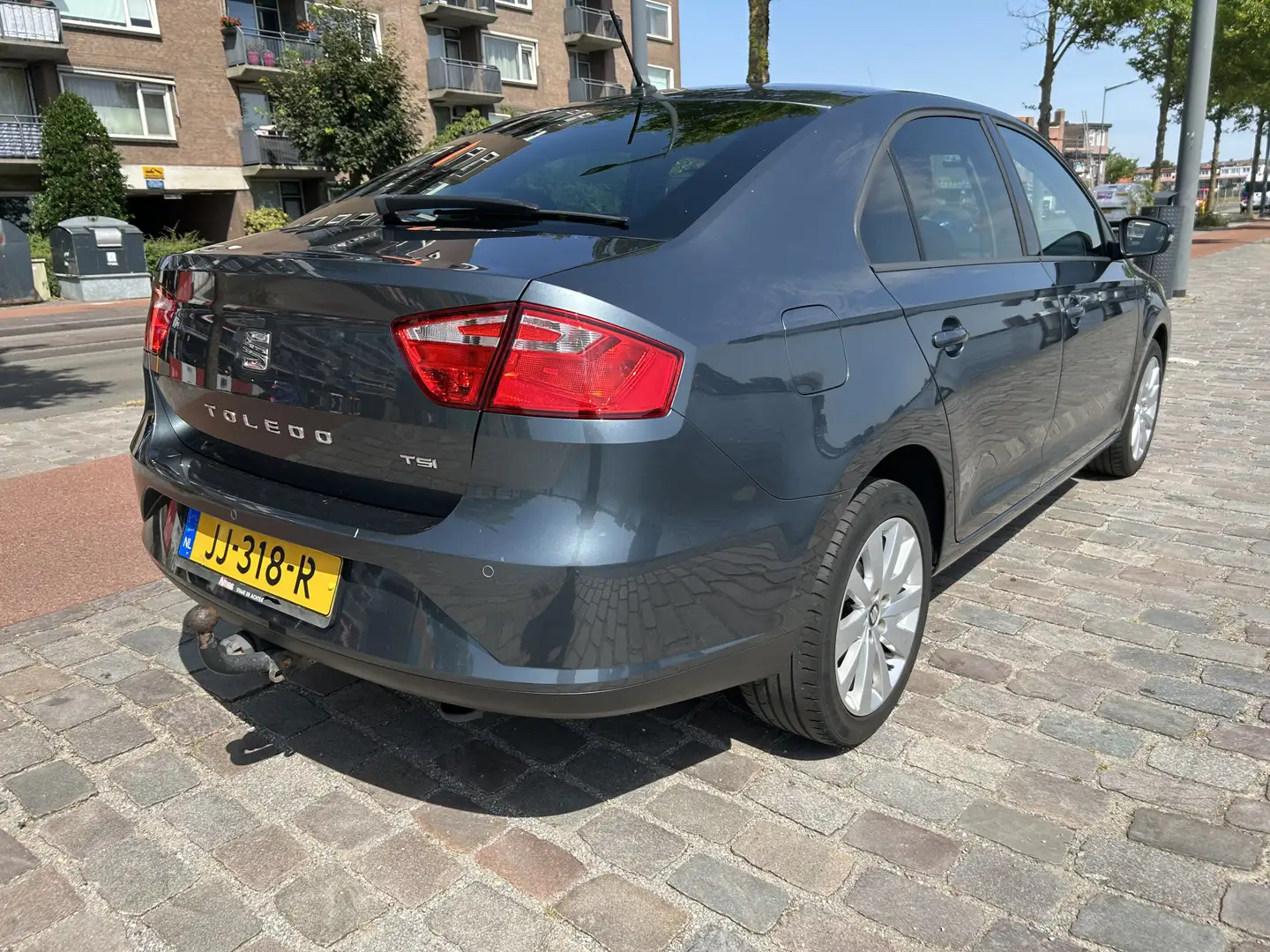 SEAT Toledo 1.2 TSI Style Connect airco/ecc navigatie apk Grijs - 2