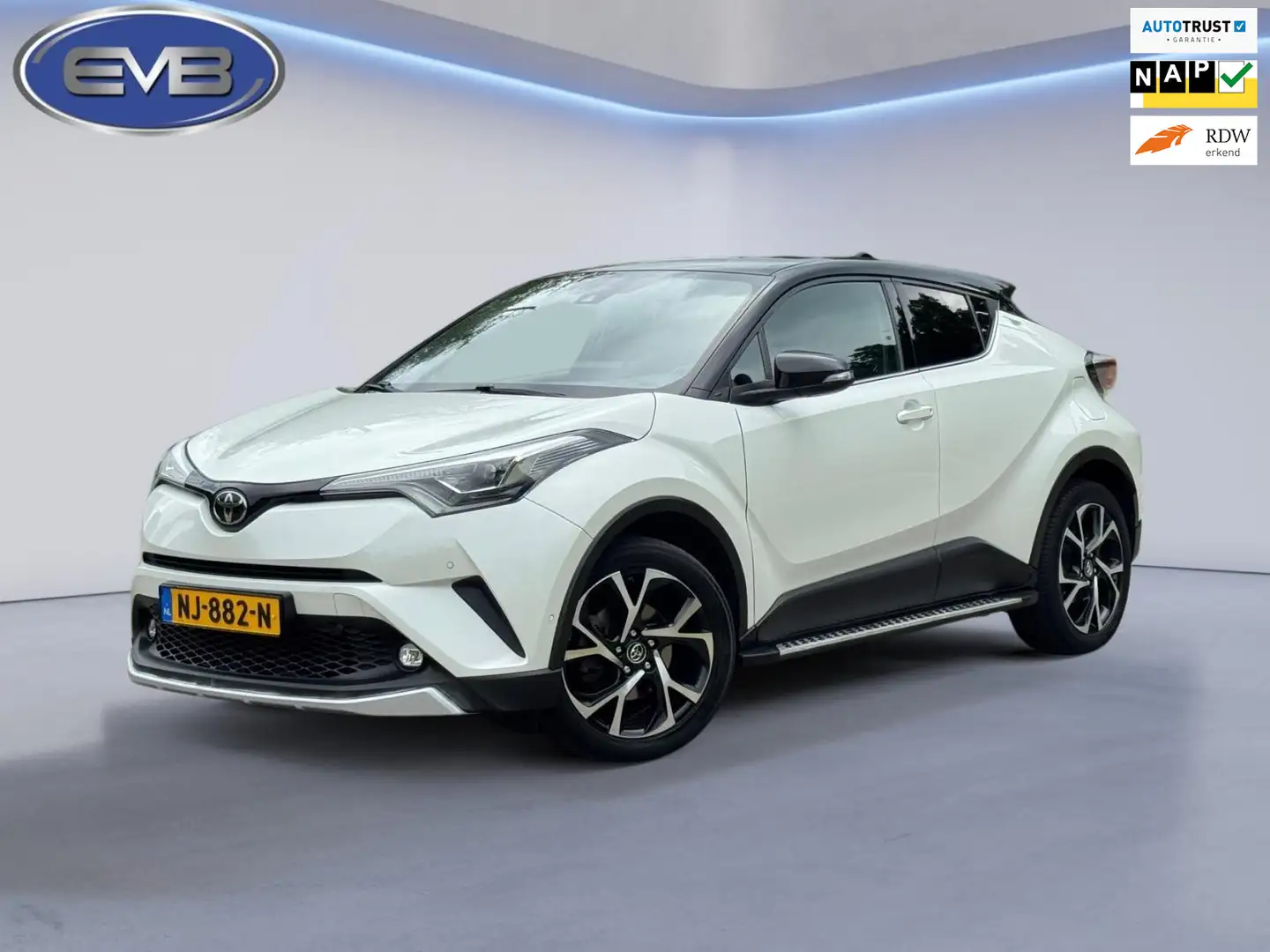 Toyota C-HR 1.2 Bi-Tone Plus SPORT, achteruitrijcamera,18 inch Wit - 1