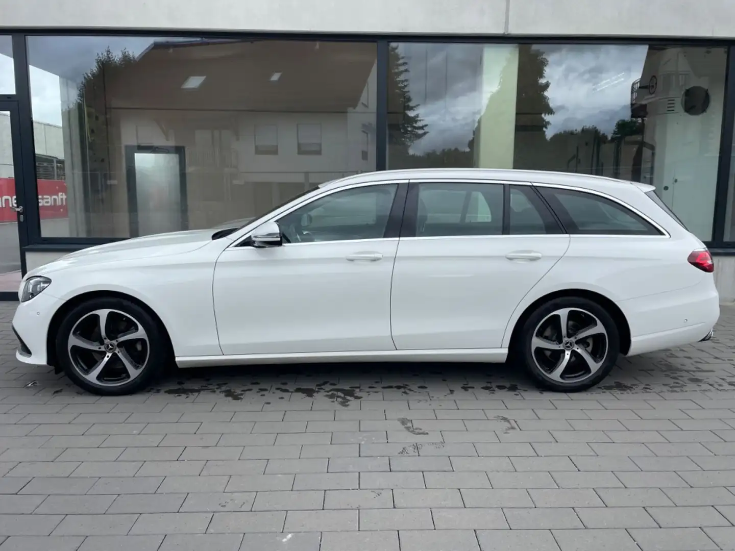 Mercedes-Benz E 220 d 4Matic Facelift Totwinkel Avantgarde AHK Bianco - 2