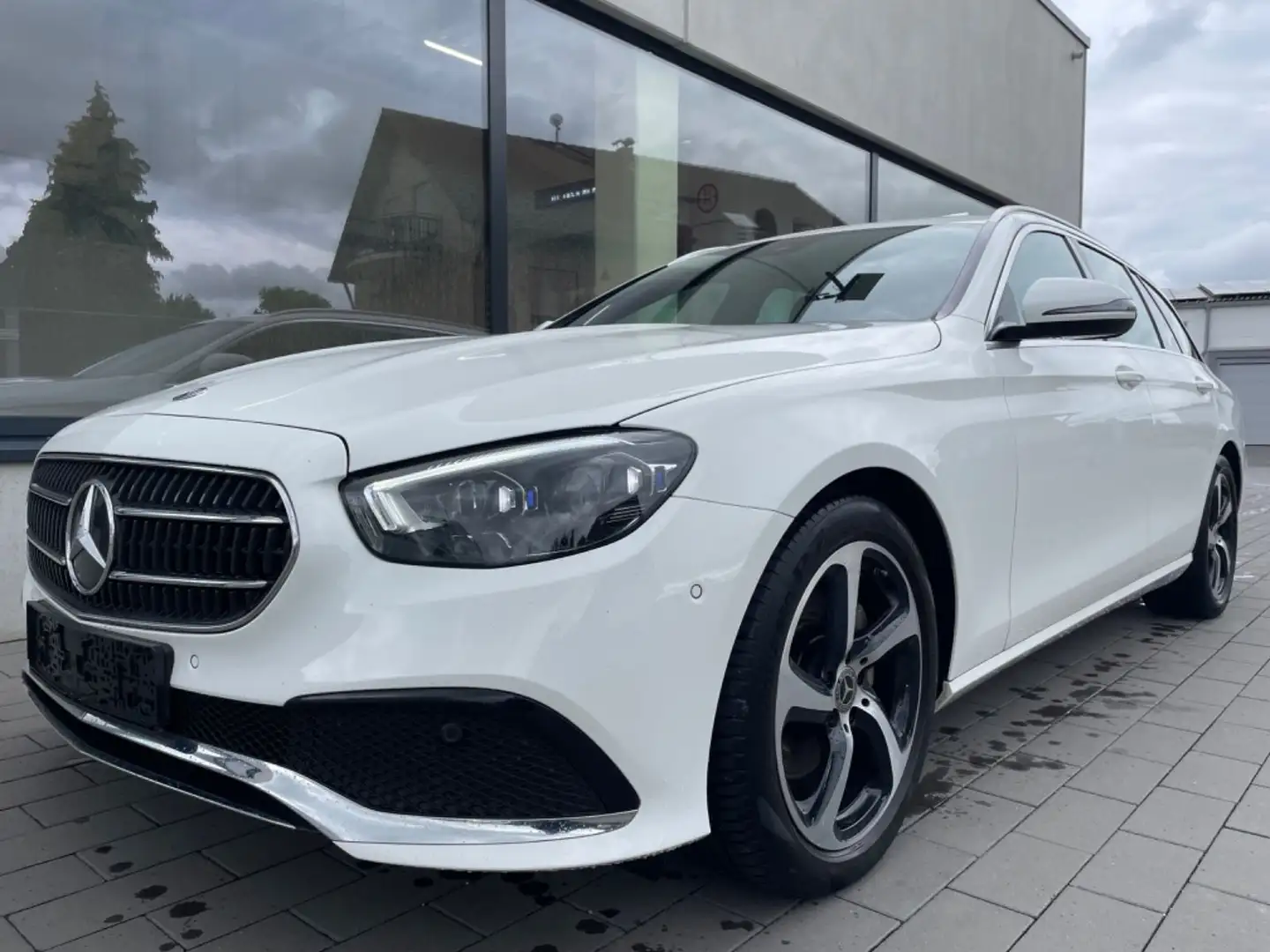 Mercedes-Benz E 220 d 4Matic Facelift Totwinkel Avantgarde AHK Bianco - 1