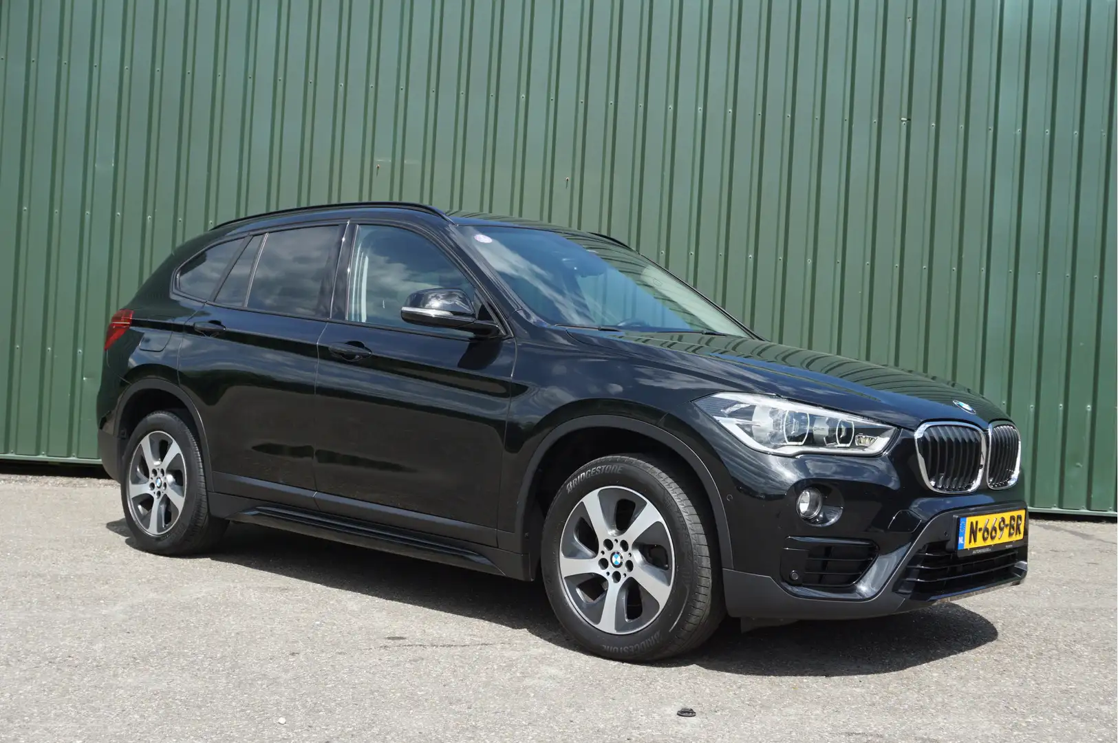 BMW X1 sDrive18i High Executive Automaat + Leer/ Camera/ Zwart - 2