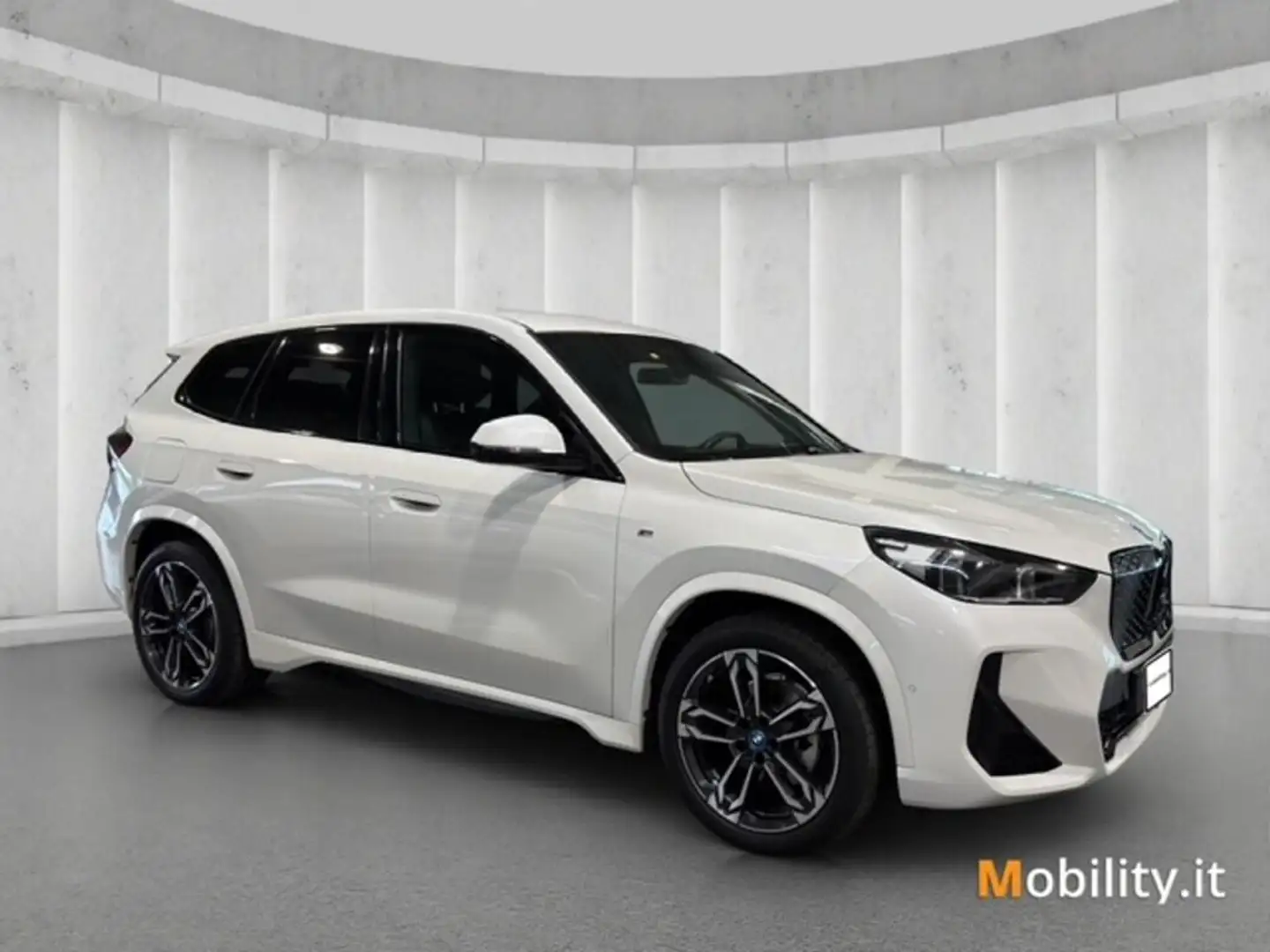 BMW iX1 edrive 20 MSport Bianco - 2