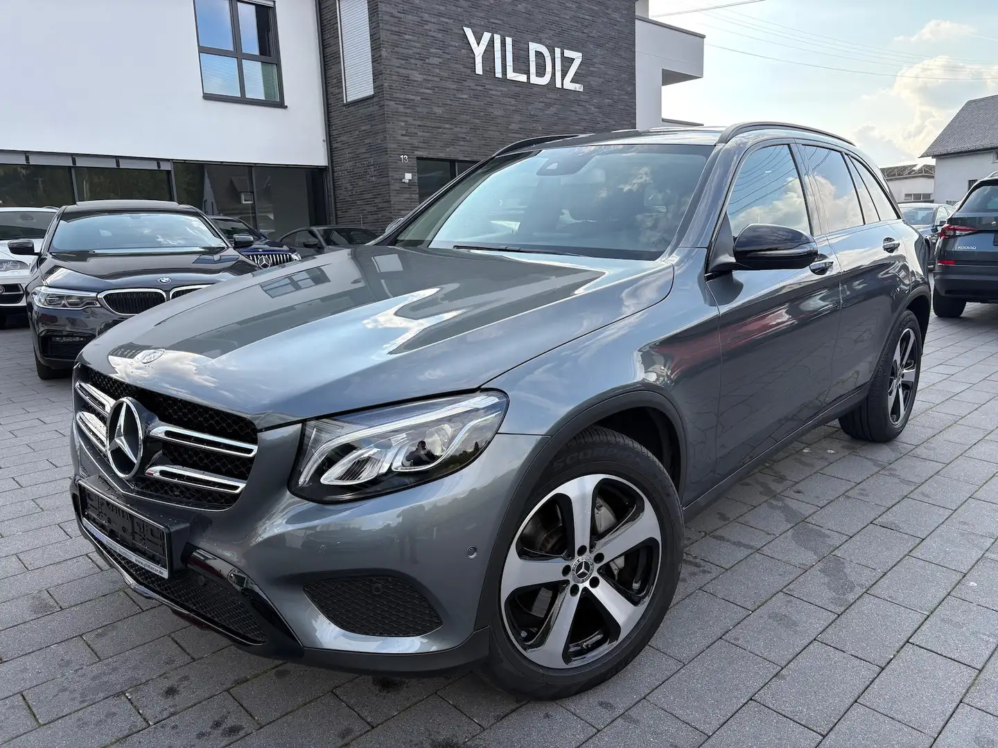 Mercedes-Benz GLC 250 4M AMG *LEDER *ILS *19 ZOLL *NIGHT Gris - 1