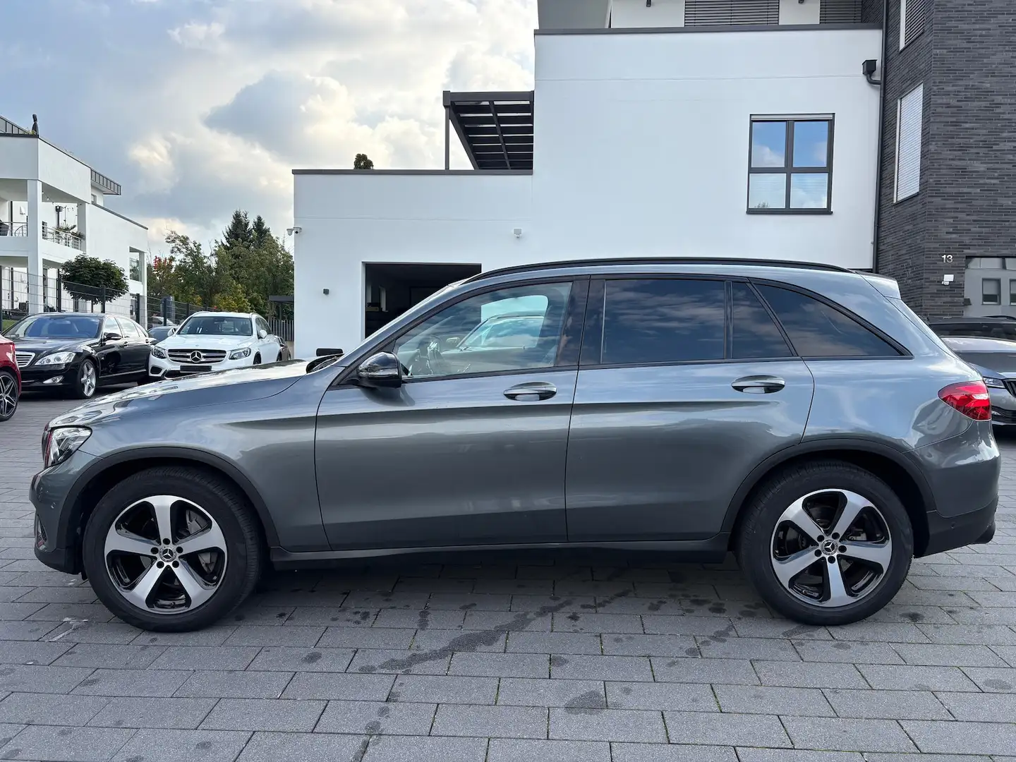 Mercedes-Benz GLC 250 4M AMG *LEDER *ILS *19 ZOLL *NIGHT Gris - 2