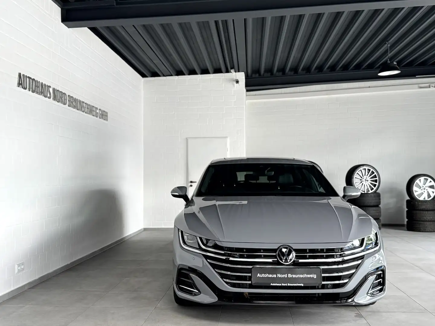 Volkswagen Arteon Shooting Brake 2.0 TSI R Line*Pano*IQ*AHK* Grau - 2