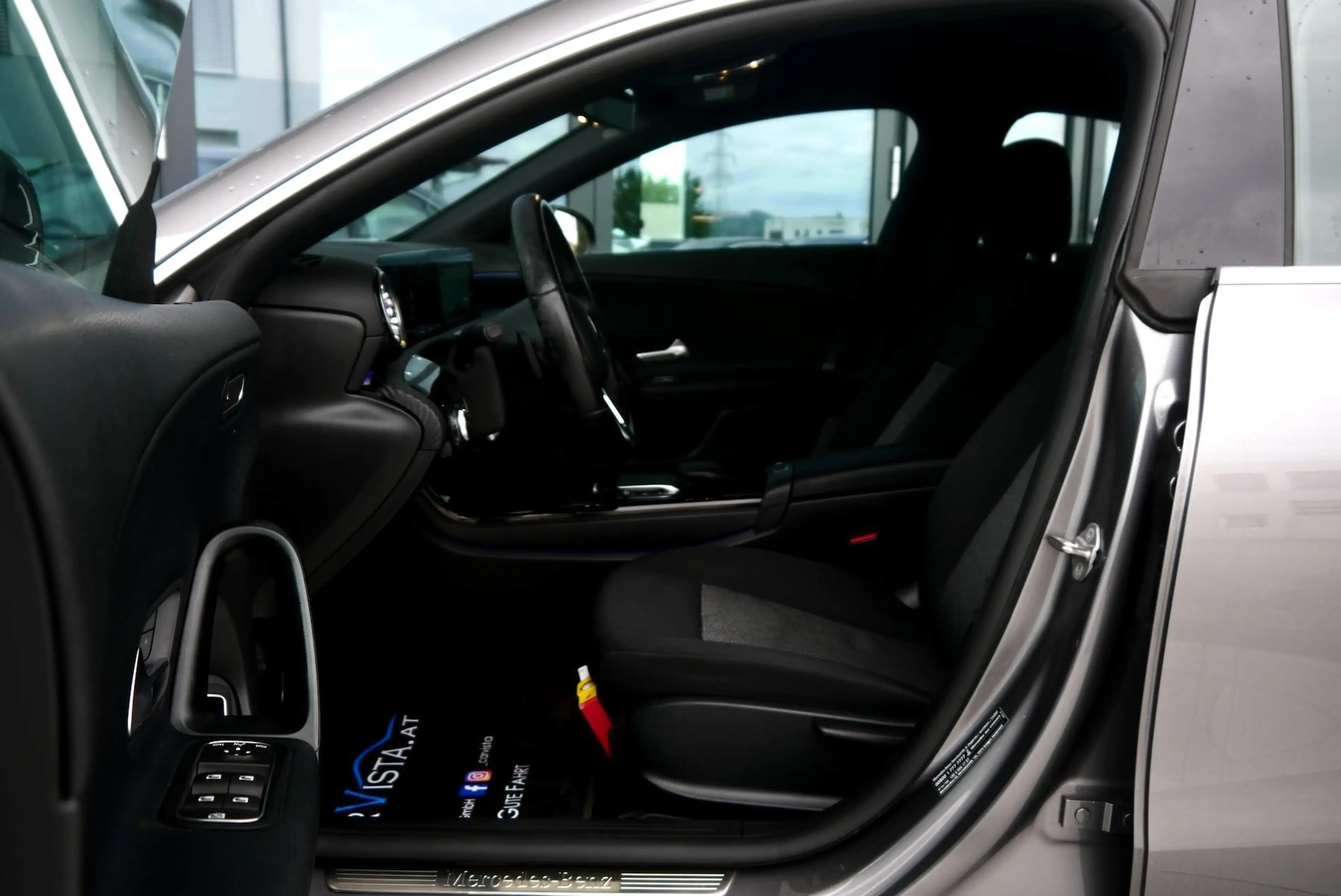 Mercedes-Benz CLA 180 d Aut. *Kamera - Sitzheizung* — photo 11