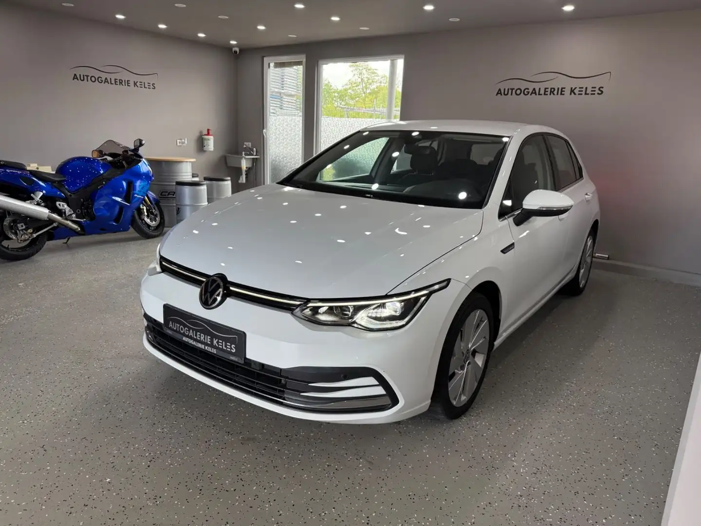 Volkswagen Golf VIII Lim Style Autom. VIRTUAL*KESSY*SPUR*AC Blanco - 2
