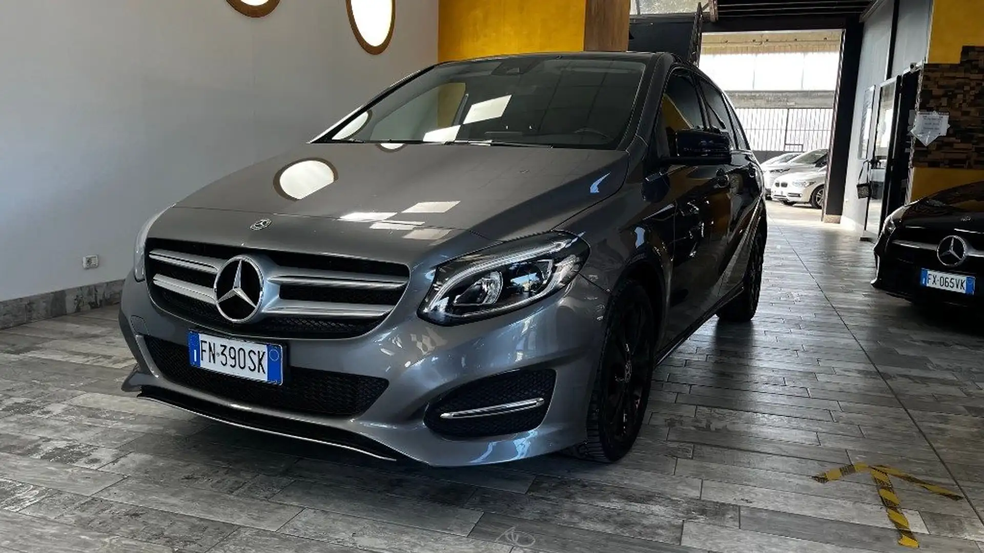 Mercedes-Benz B 180 d Automatic Sport- TAGLIANDI MERCEDES- PERFETTA Grigio - 1