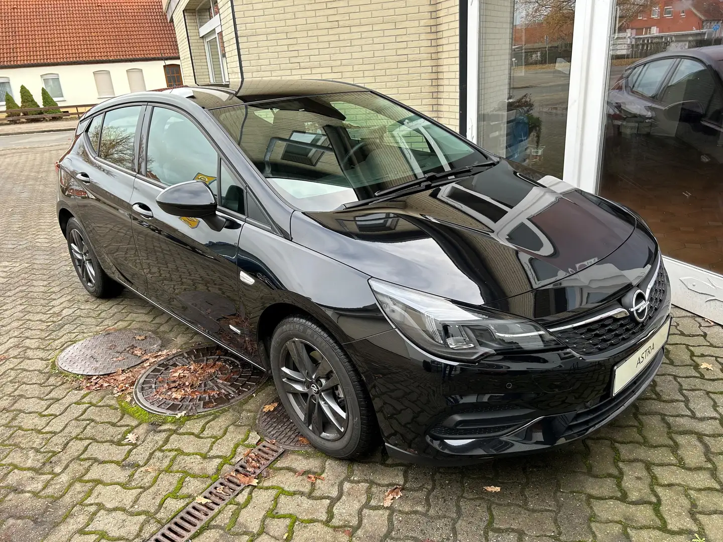 Opel Astra Design Schwarz - 1