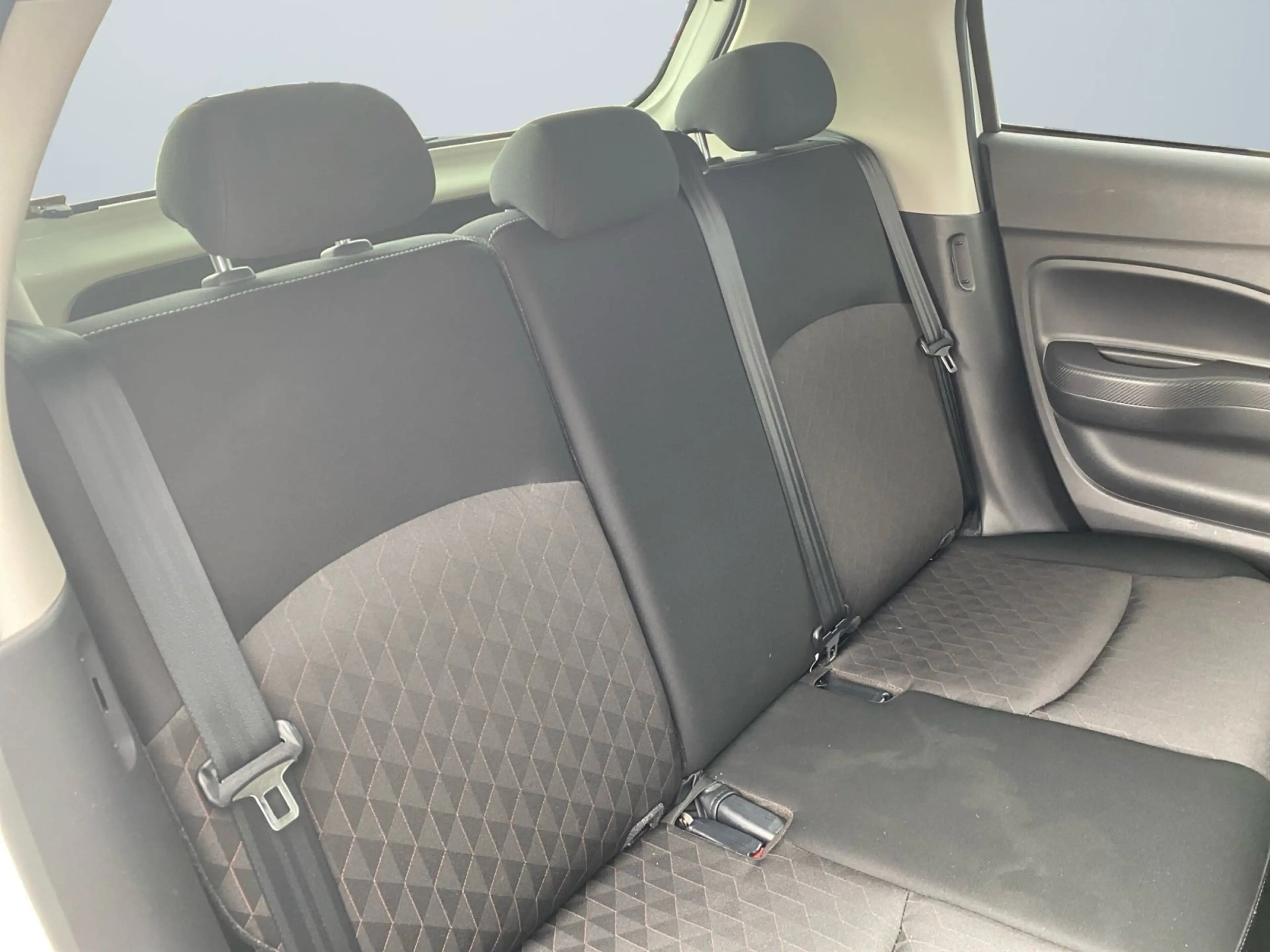 Mitsubishi Space Star Select+ 1.2 MIVEC Tempomat Sitzhzg. — photo 11