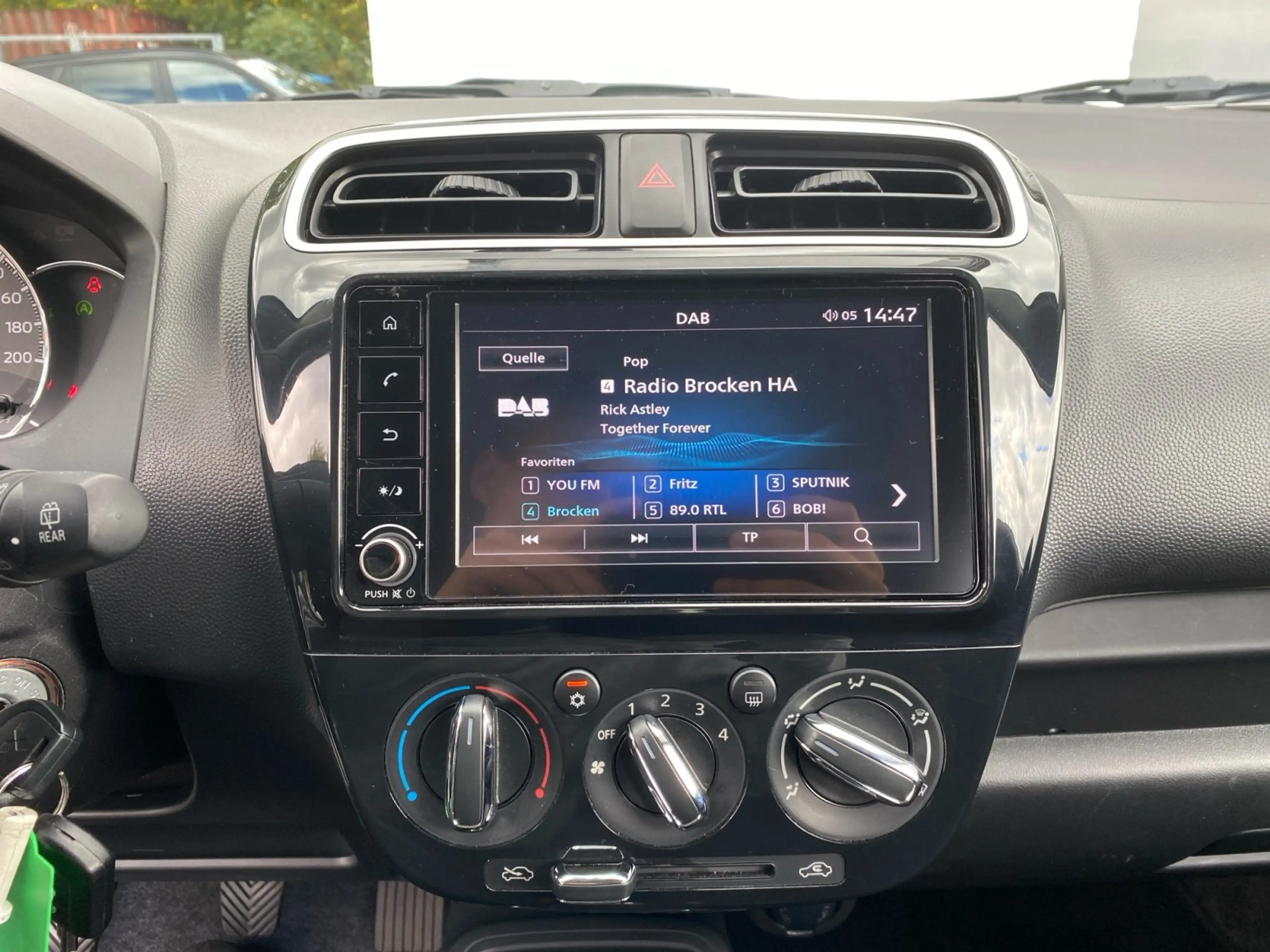 Mitsubishi Space Star Select+ 1.2 MIVEC Tempomat Sitzhzg. — photo 13