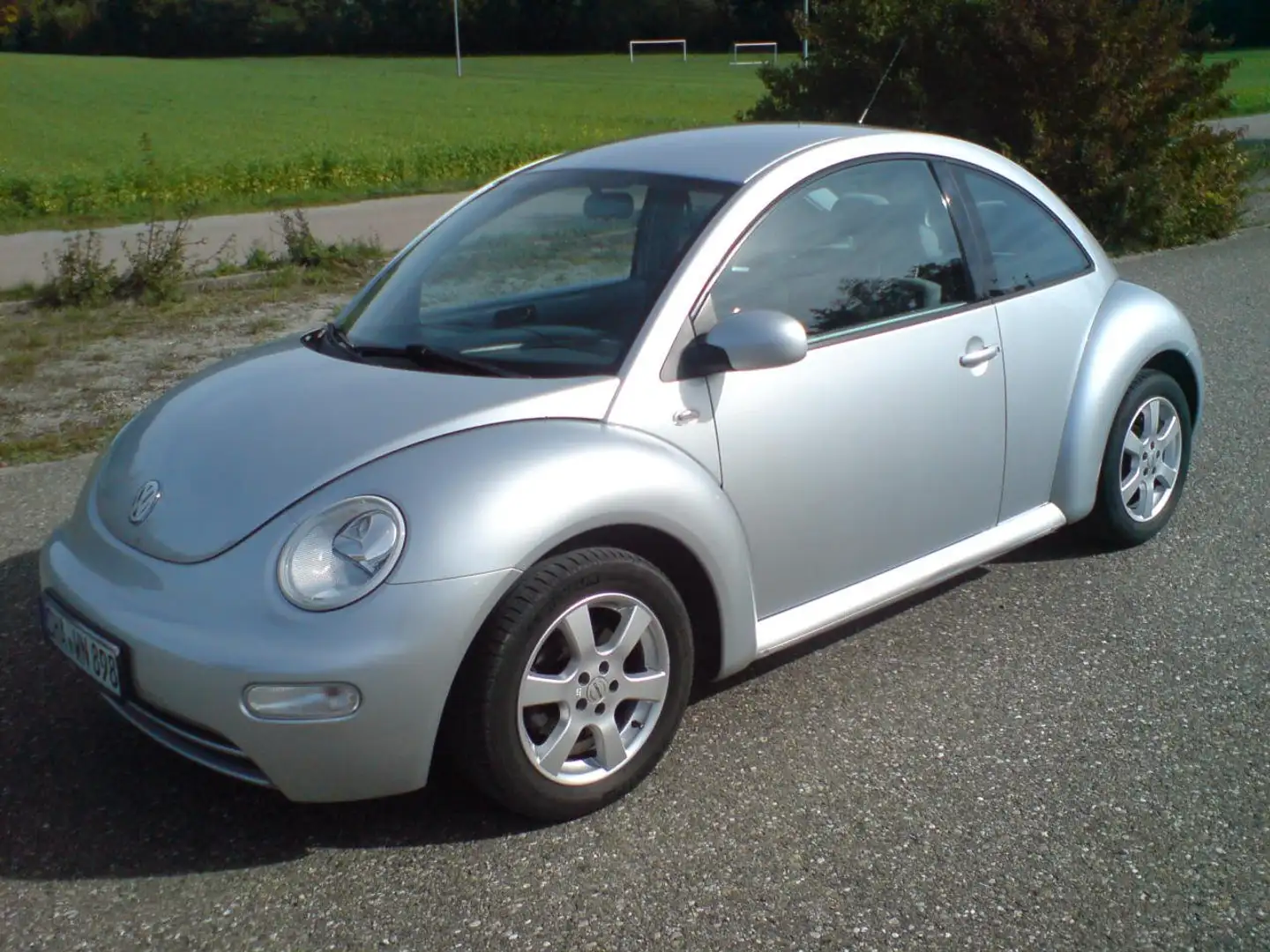 Volkswagen New Beetle 1.6 "en vogue" High-Line AHK KLima TÜV NEU 5.27 Silber - 2