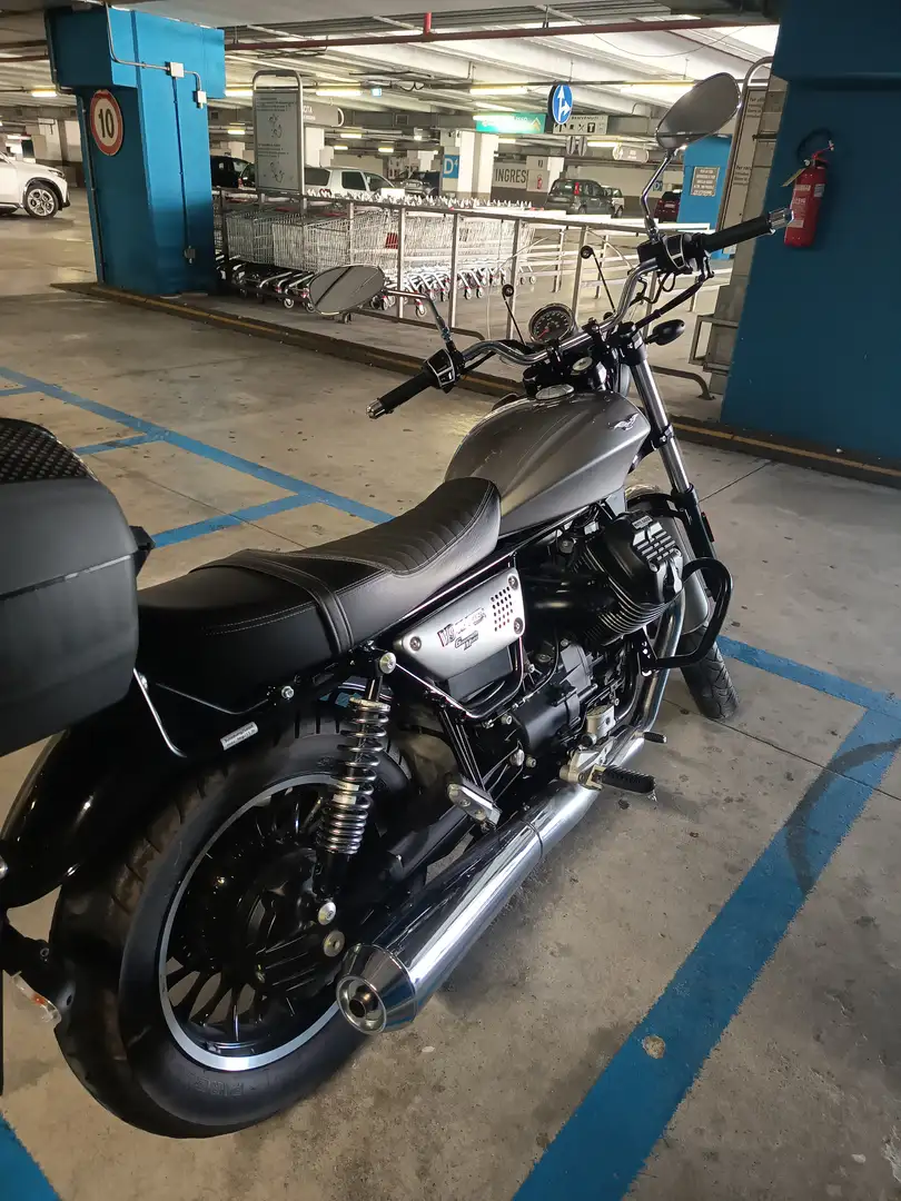 Moto Guzzi V 9 Roamer Gris - 2