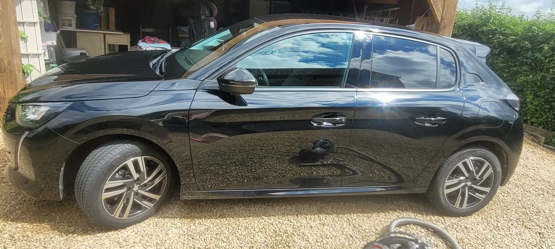 Peugeot 208 208 1.2i PureTech Allure Pack Zwart - 1