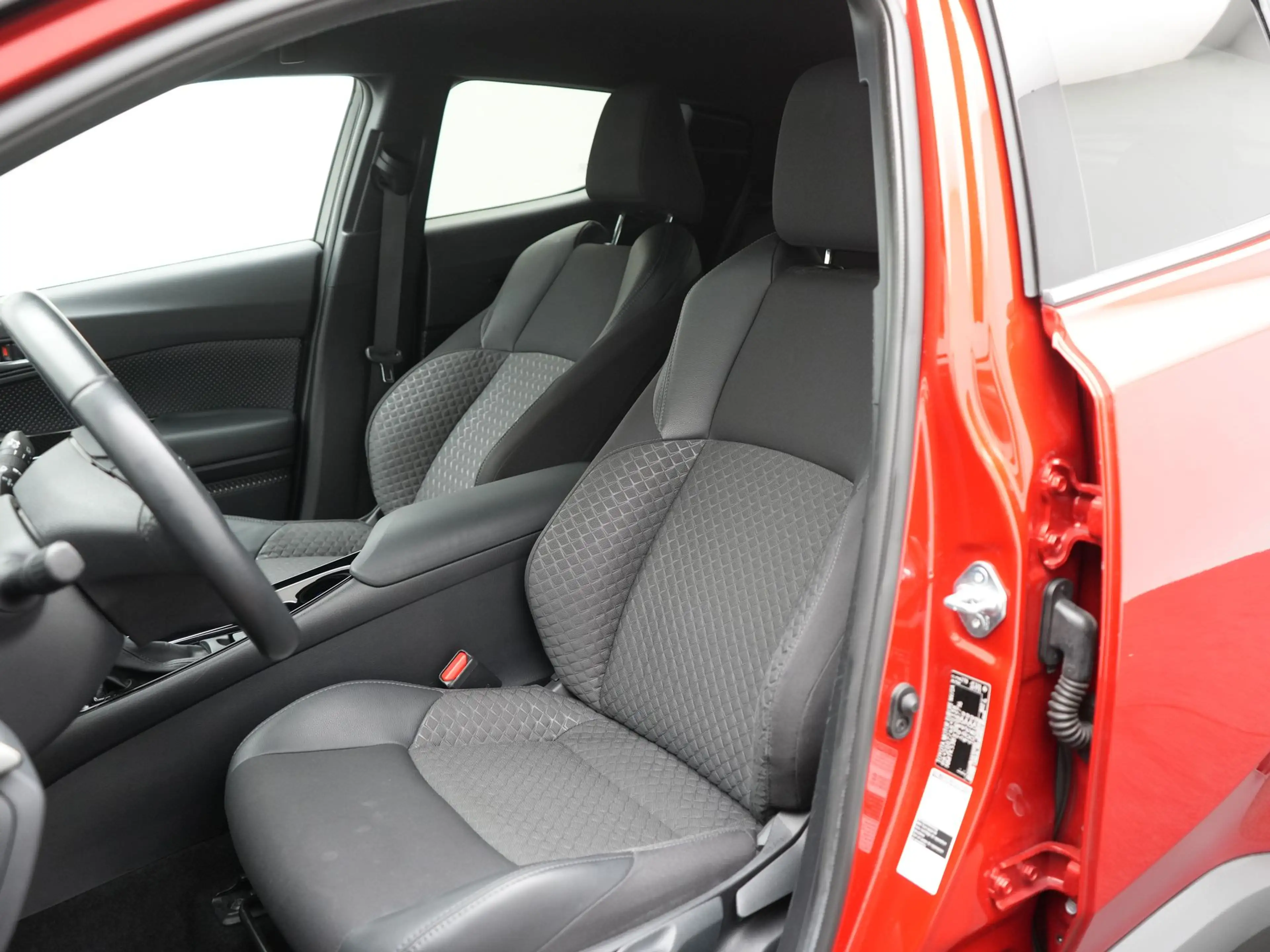 Toyota C-HR 2.0 Hybrid Executive | Parkeersensoren V+A | Blind — photo 8