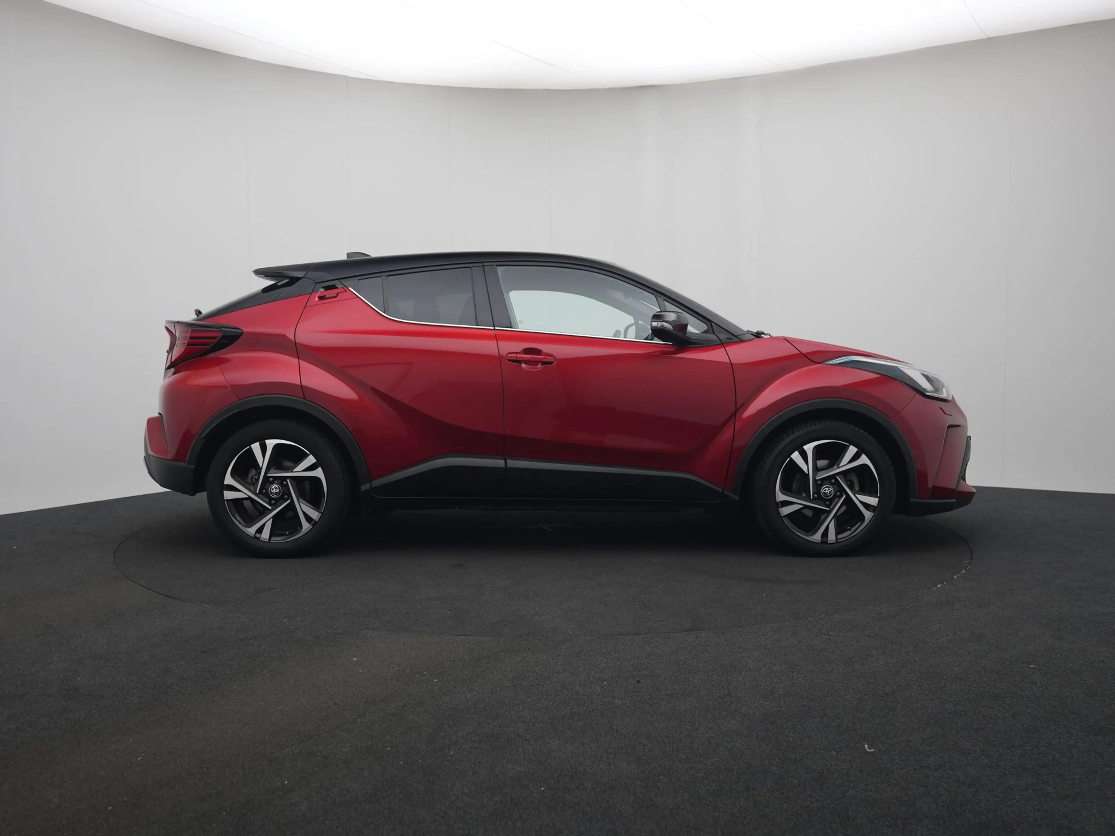 Toyota C-HR 2.0 Hybrid Executive | Parkeersensoren V+A | Blind — photo 11