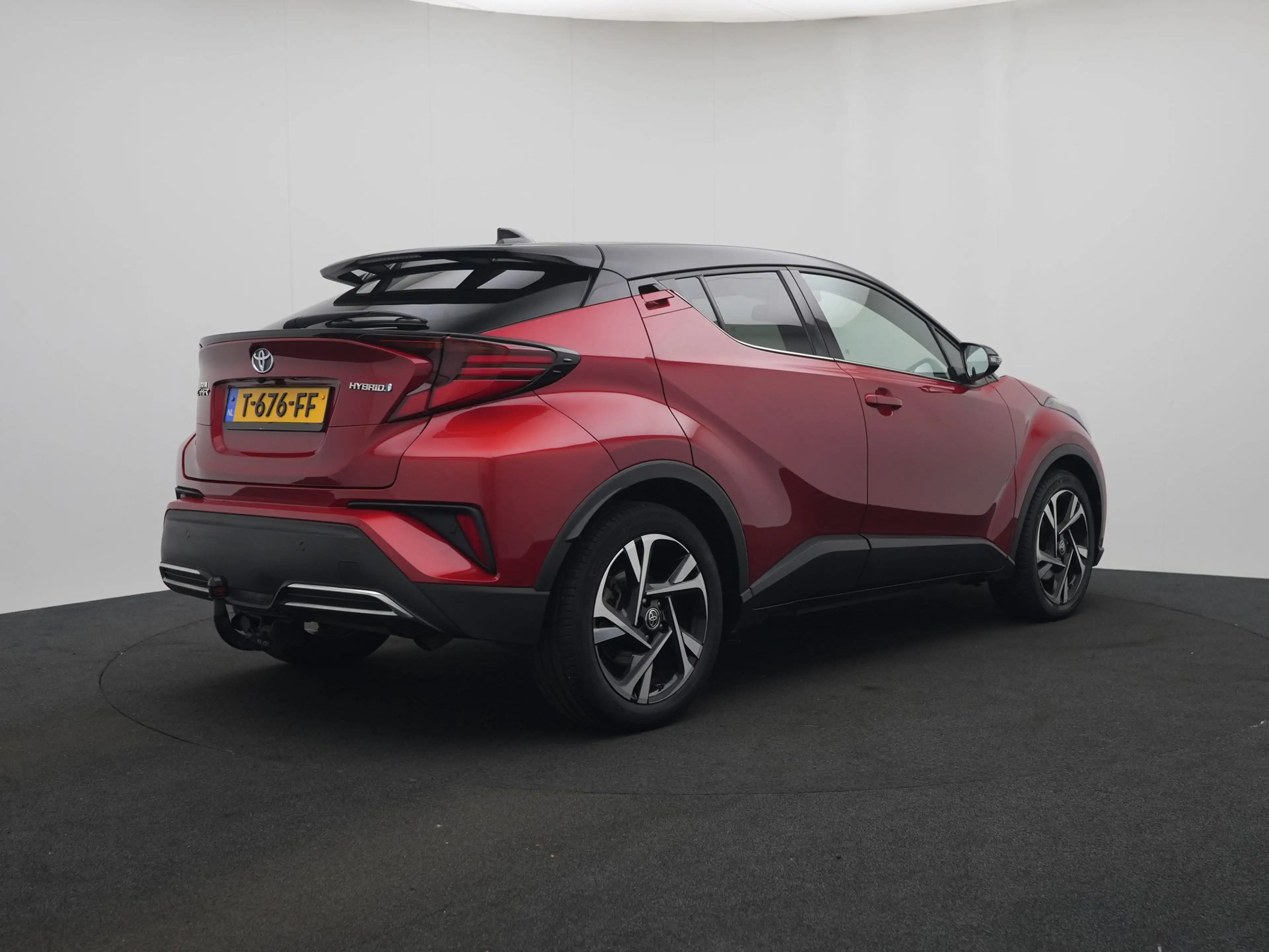 Toyota C-HR 2.0 Hybrid Executive | Parkeersensoren V+A | Blind — photo 2