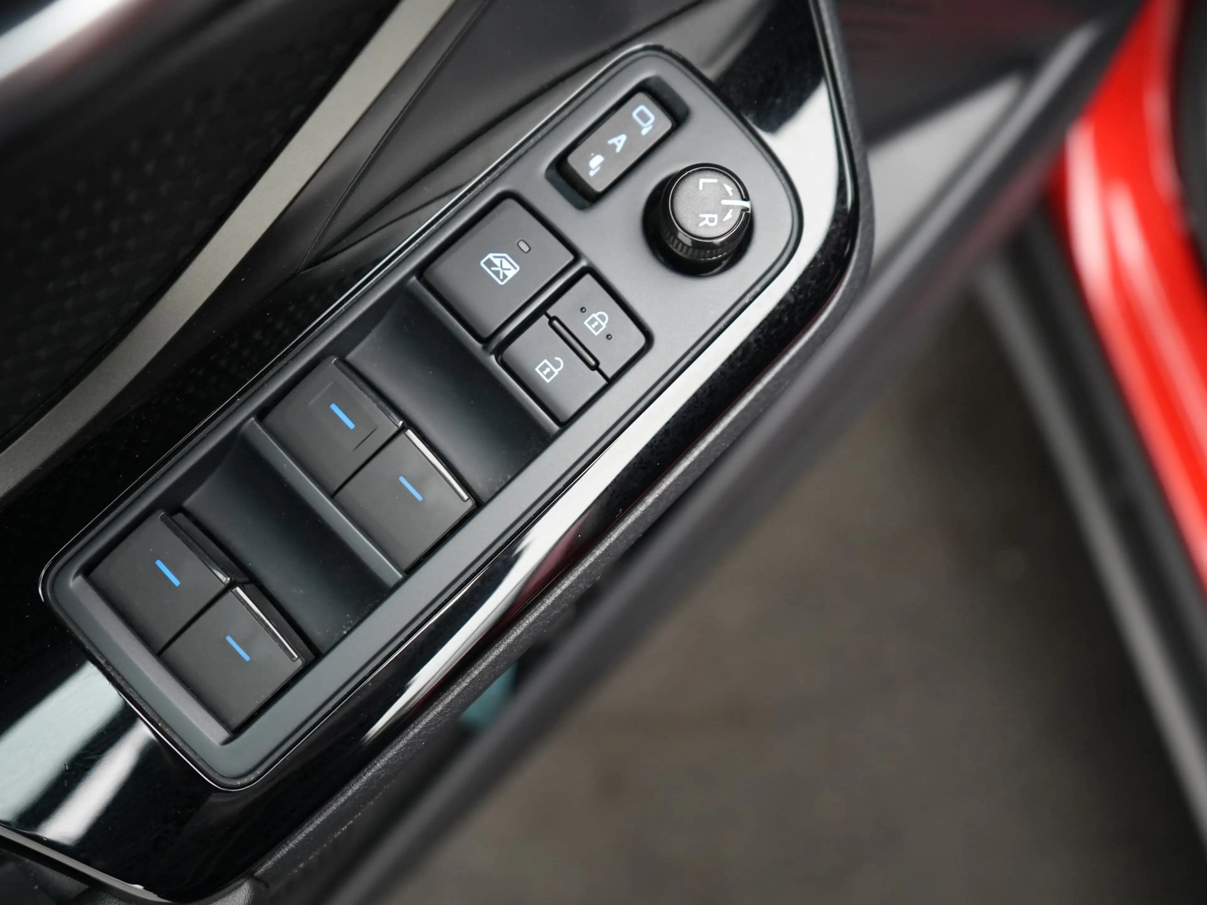 Toyota C-HR 2.0 Hybrid Executive | Parkeersensoren V+A | Blind — photo 6