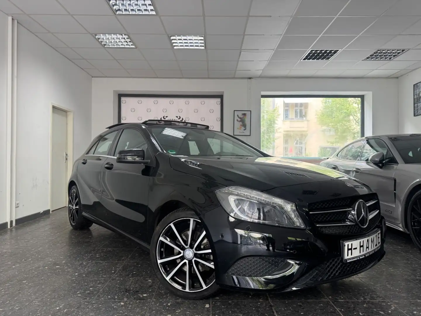 Mercedes-Benz A 180 A180 AMG AUTO PANO NAVI PDC SP-SITZE T-WINKEL 1H Black - 2
