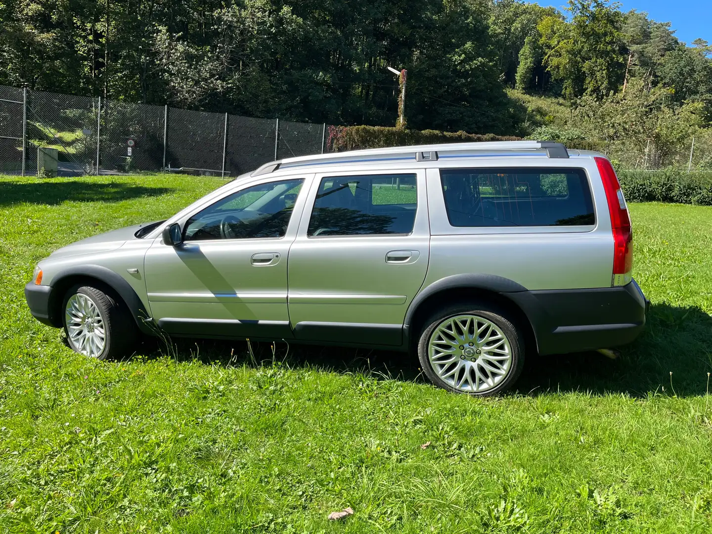 Volvo XC70 XC70 D5 Momentum AWD Aut. Geartronic Momentum Zilver - 2