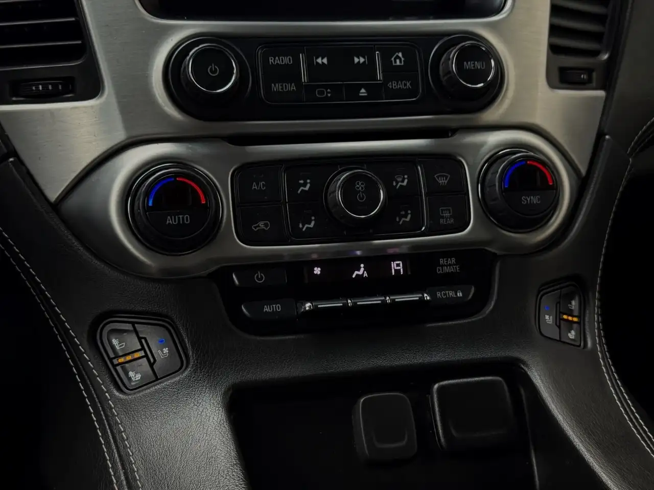 GMC Yukon снимка GMC Yukon