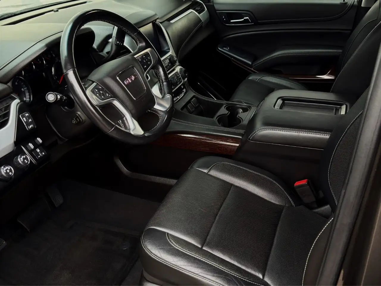 GMC Yukon снимка GMC Yukon