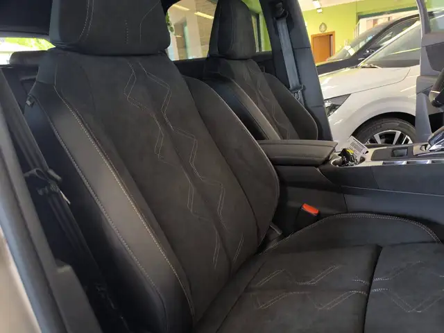 DS Automobiles DS 7 Crossback view 14