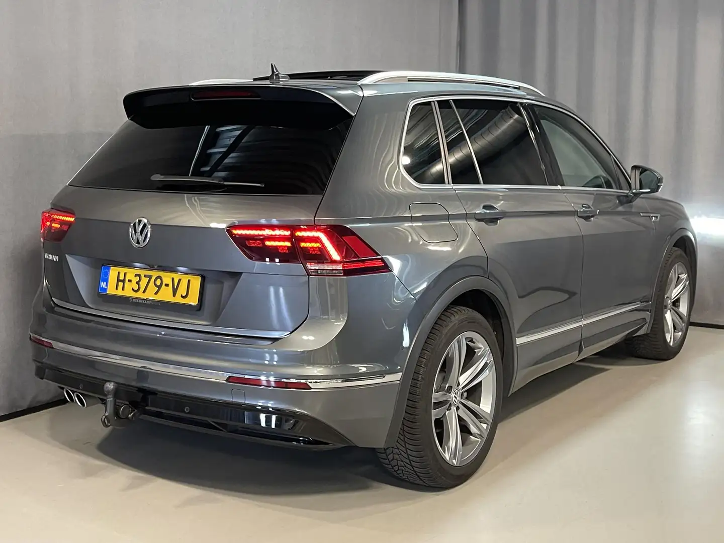 Volkswagen Tiguan 1.5 TSI ACT Highline Business R 19"/Panoramadak/Le Gris - 2