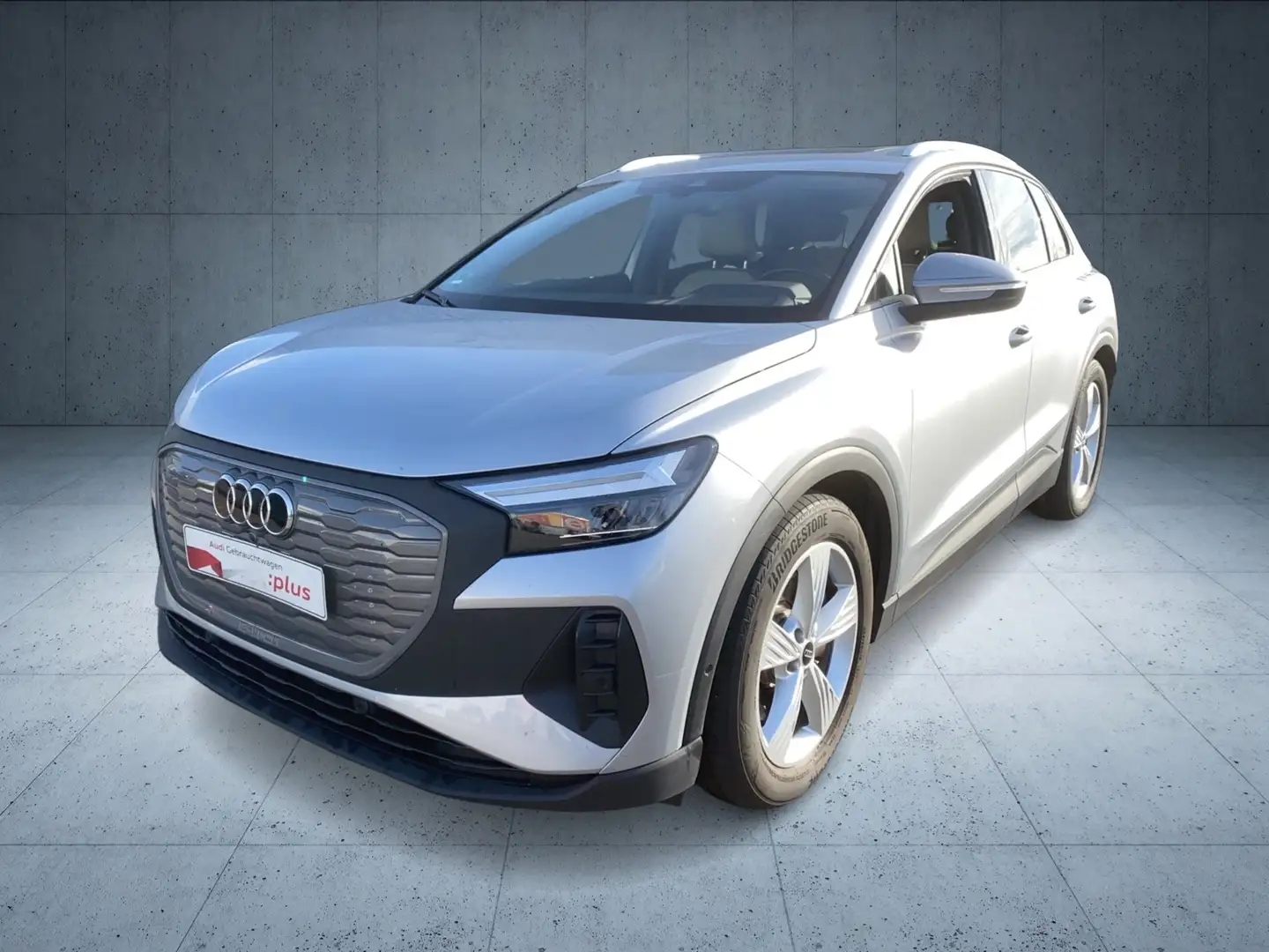 Audi Q4 e-tron 40 LED Pano ACC AHK AUT Kam virtual 19` Stříbrná - 2