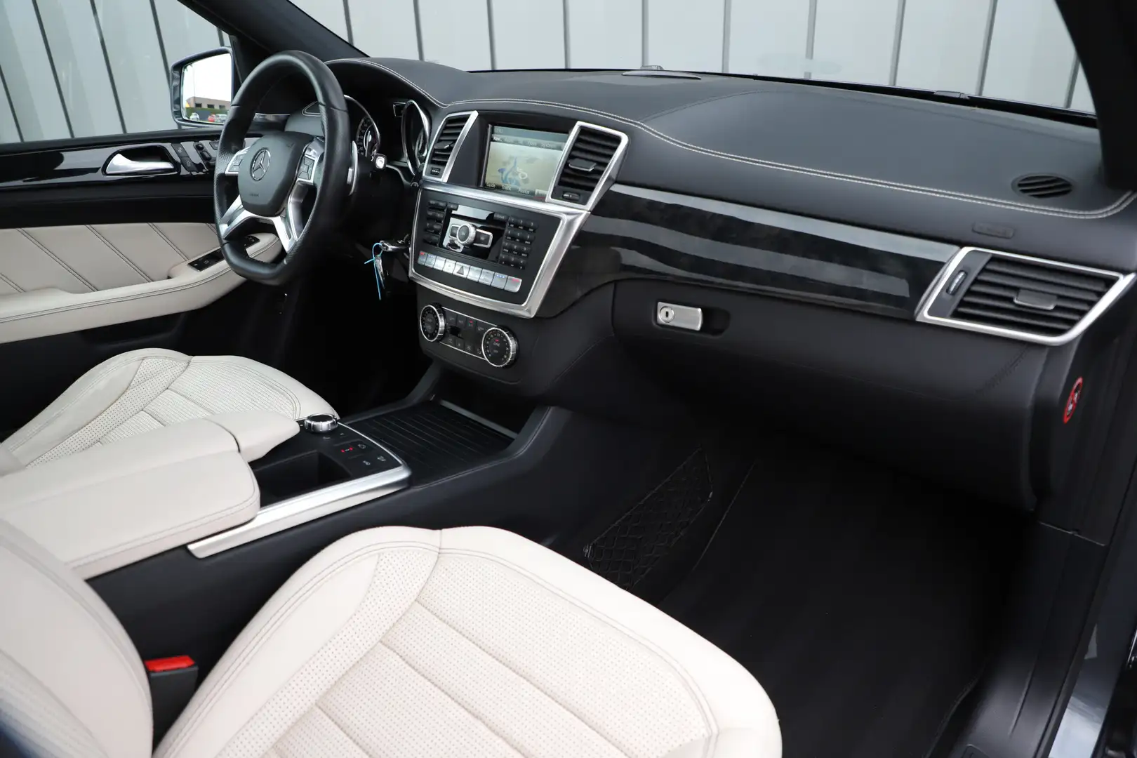 Mercedes-Benz ML 63 AMG M-klasse Aut7 | 525PK | Luchtvering | Massage | De Gris - 2