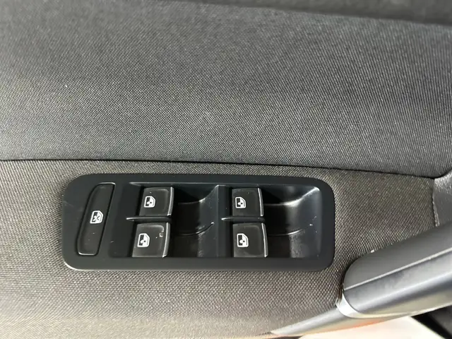 Volkswagen Golf Sportsvan view 12