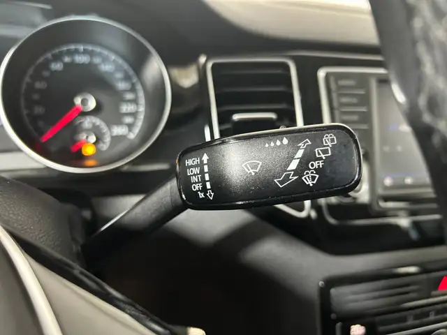 Volkswagen Golf Sportsvan view 16