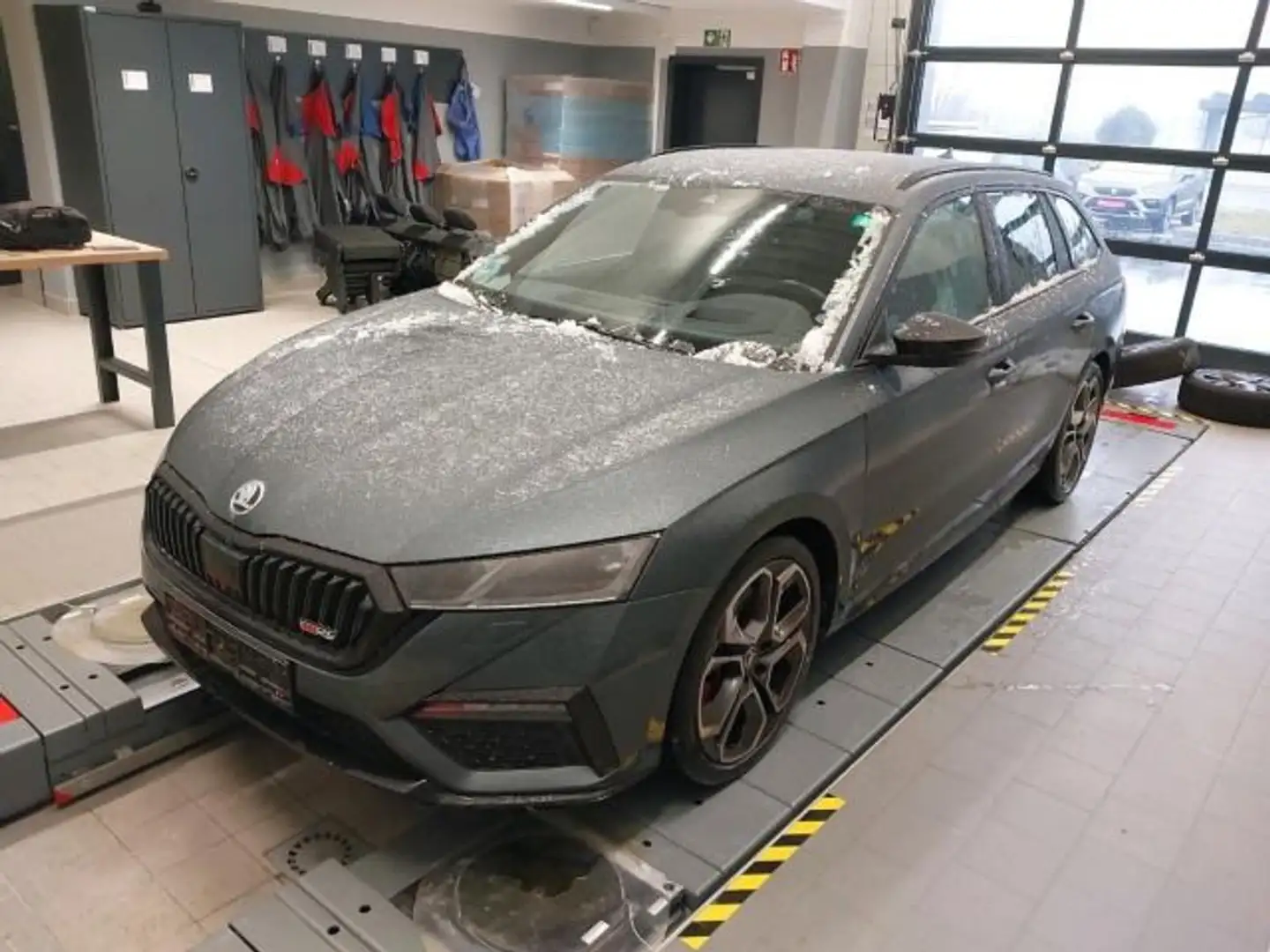 Skoda Octavia Combi 2.0 TSI DSG RS PLUS MATRIX LM19 Grau - 2